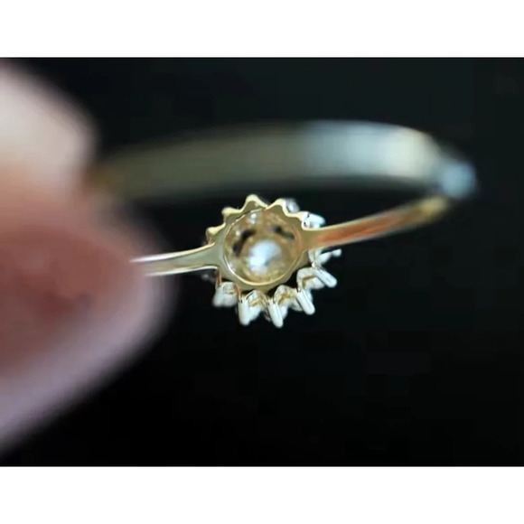 NEW Women's 14k Gold Filled Micro Simulated Diamond Sunflower Ring Size 7 - Picture 14 of 14